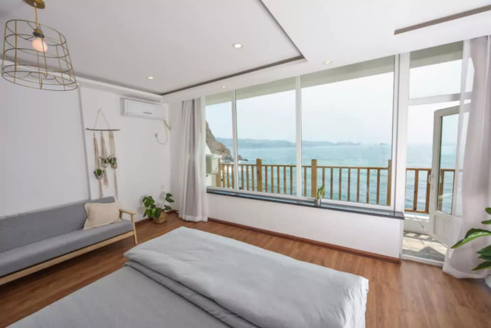 Luxury Studio, 1 Bedroom, Sea View, Beachfront photo 2