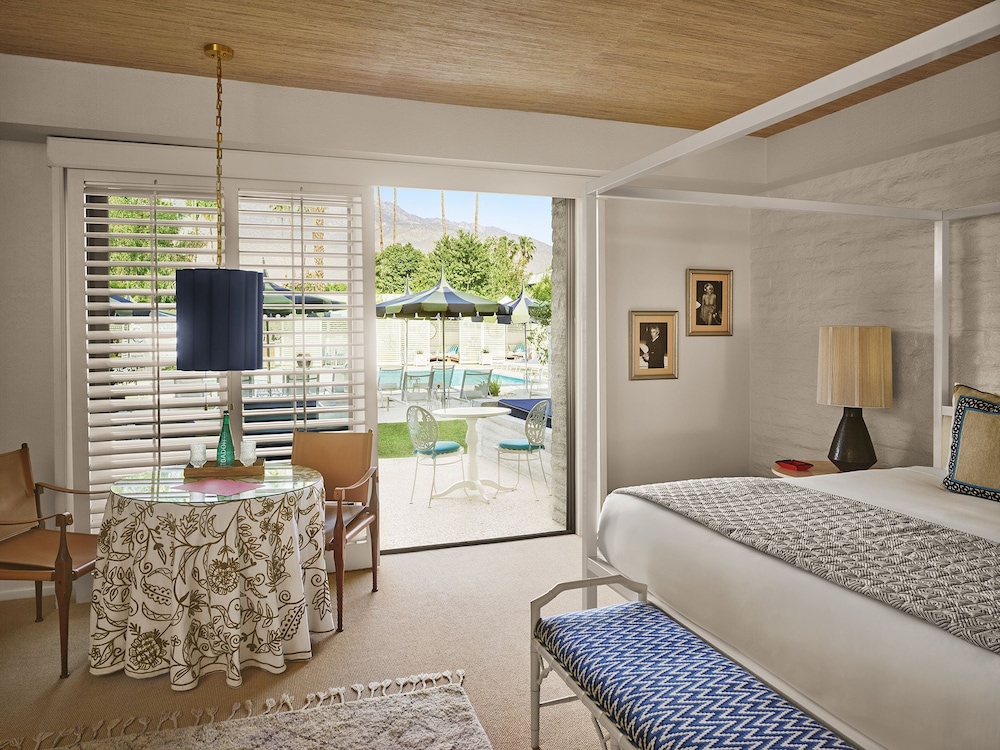 Room, 1 King Bed, Poolside - Photo 1