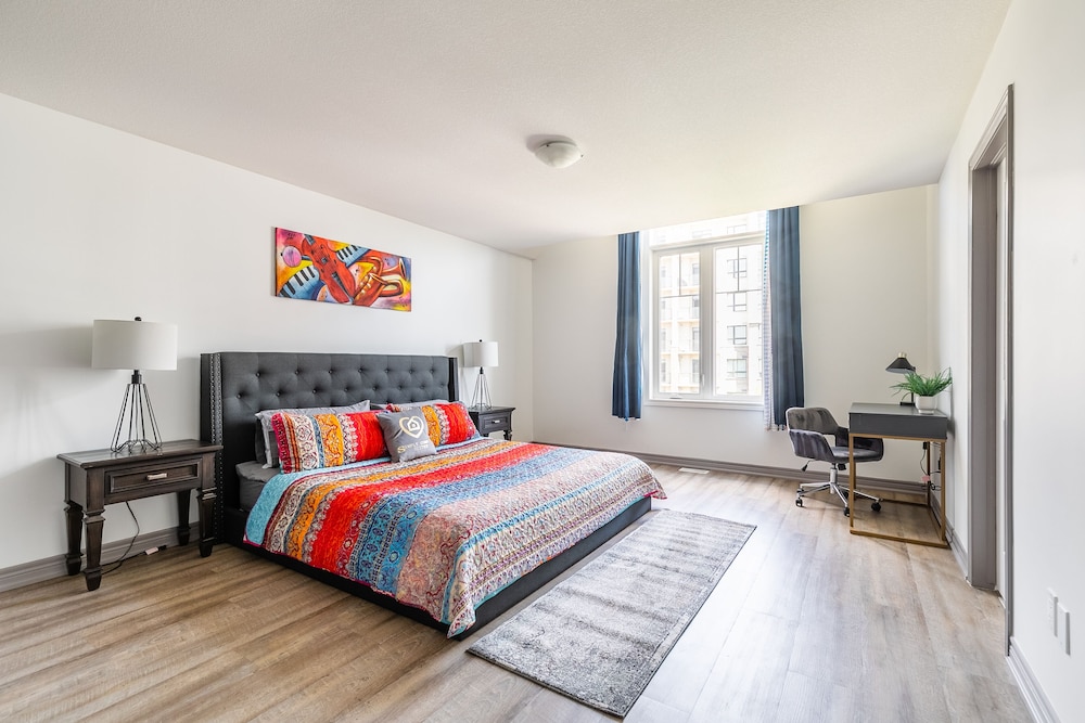 Luxury Townhome, 5 Bedrooms, Hot Tub