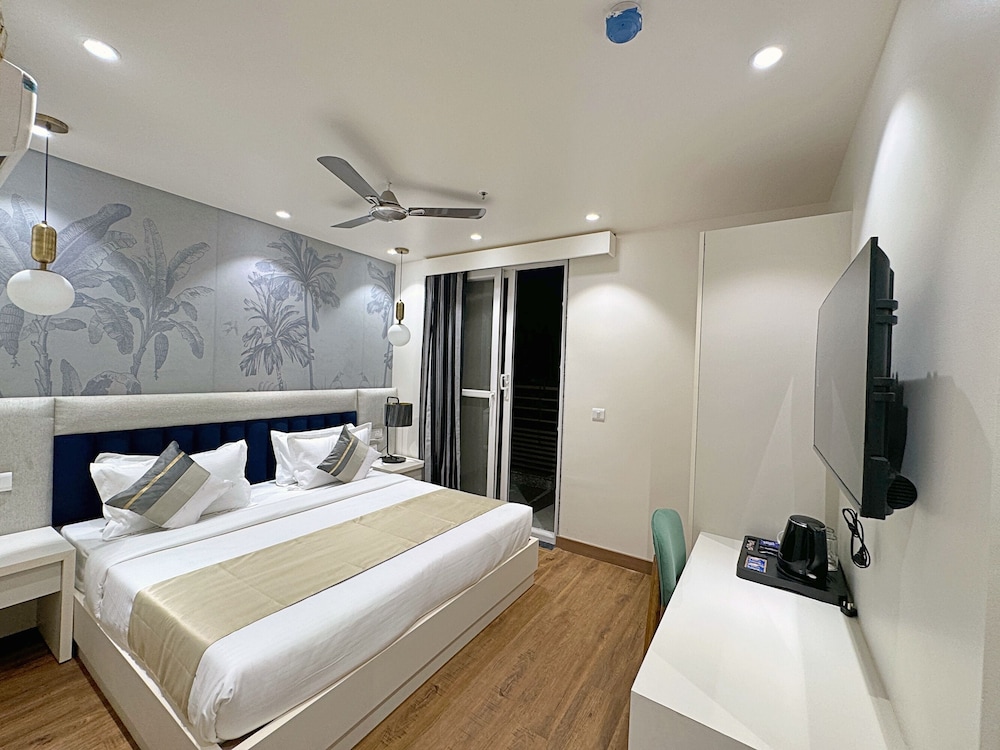 Deluxe Double or Twin Room - Photo 9
