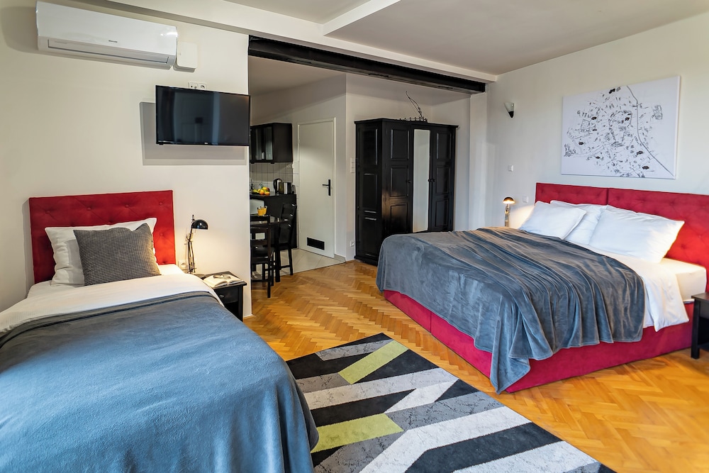 Design Studio Suite, Balcony, Garden View