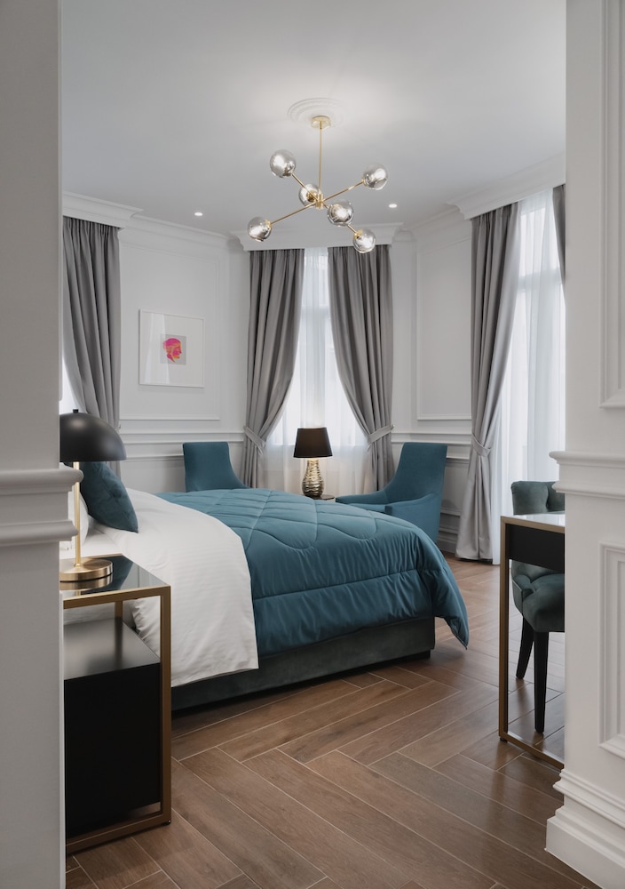 Corner Suite photo 1
