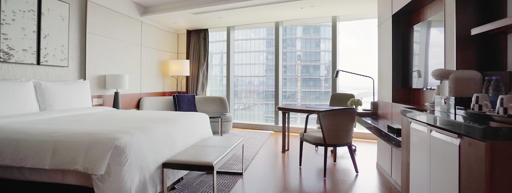 Premium Room, 1 King Bed (City Bath View)