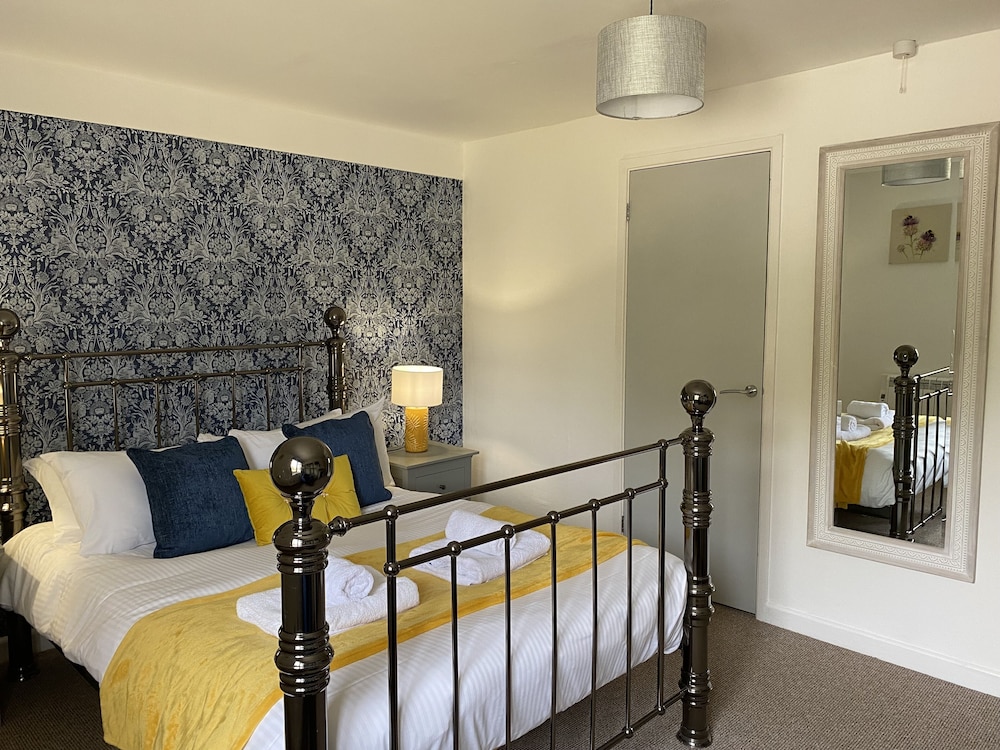 Standard Double Room, Ensuite (Bumblebee ) photo 3