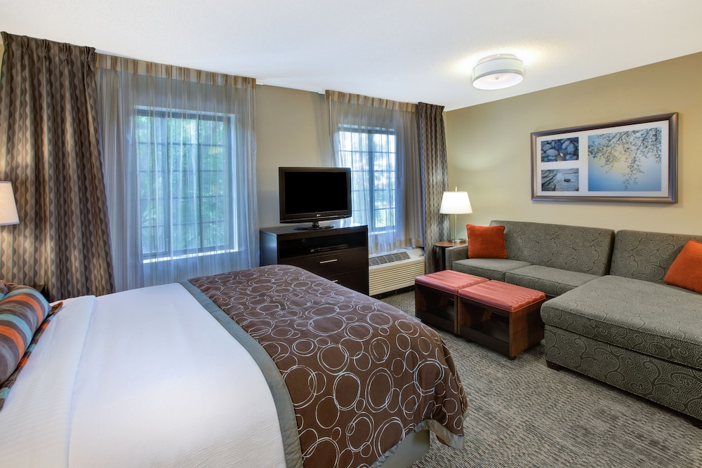 Suite, 2 Bedrooms, Kitchen - Photo 4