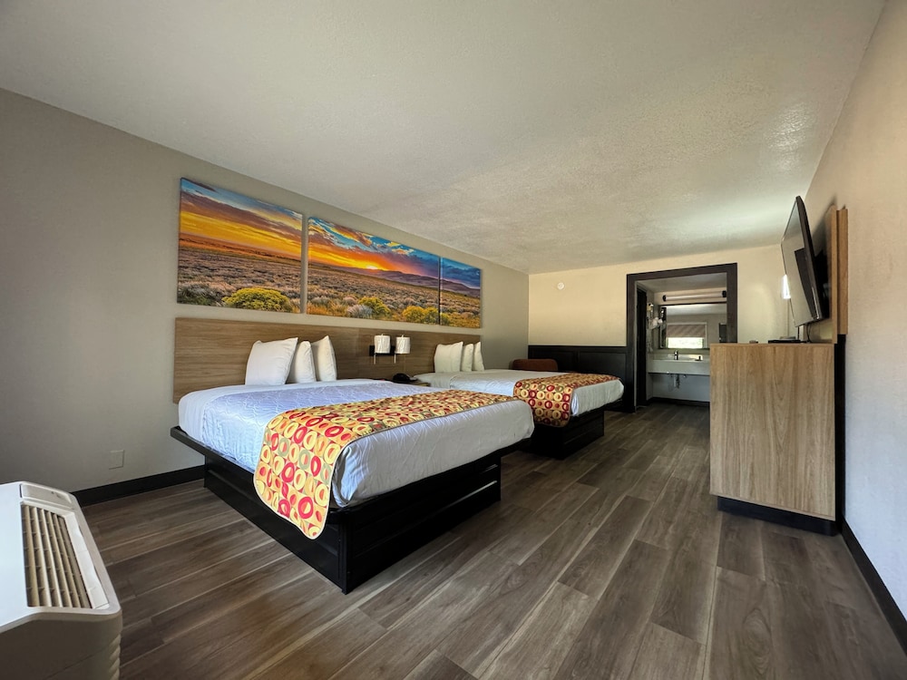 Room, 2 Queen Beds, Non Smoking - Photo 5