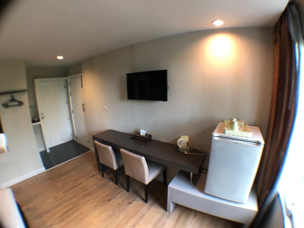 Standard King Room photo 3