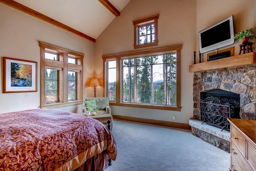 House, Multiple Beds (Grace Manor)