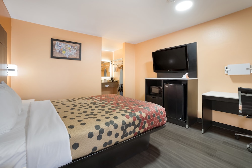 Basic Single Room, 1 Queen Bed, Non Smoking photo 2