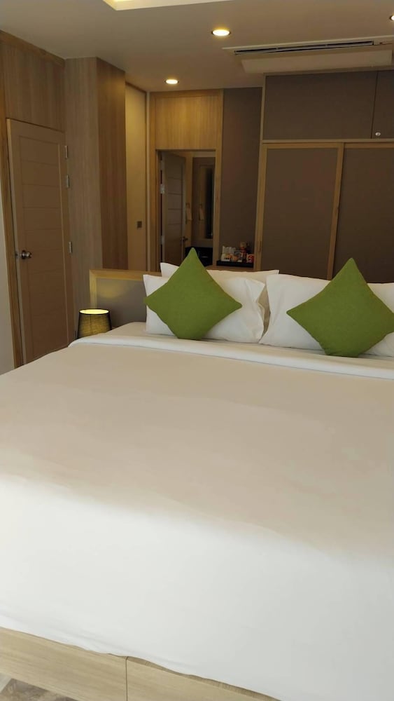 New Grand Deluxe Room - Photo 3