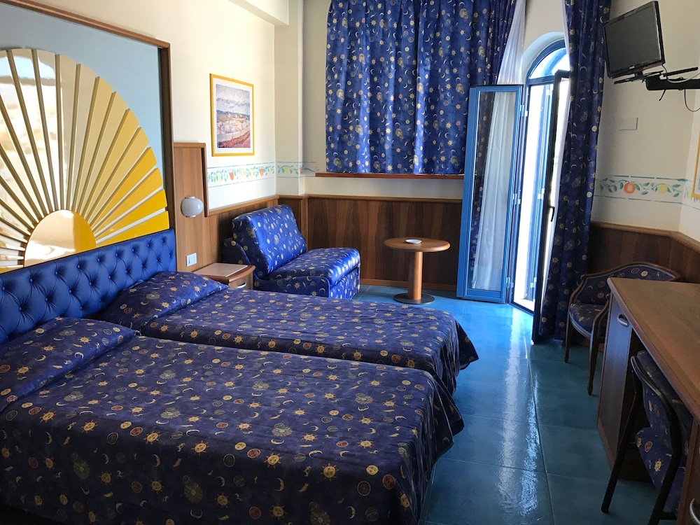 Standard Double or Twin Room - Photo 1