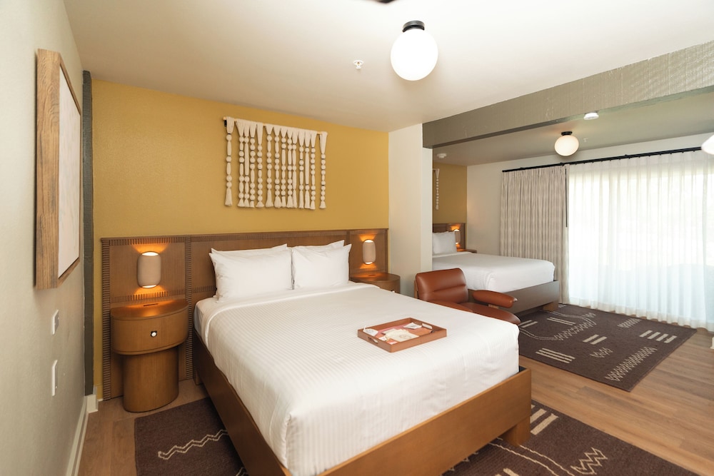 Deluxe Room, 2 Queen Beds (Accessible)