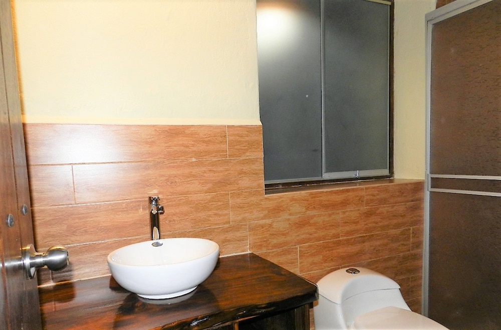 Comfort Bungalow, 1 King Bed, Private Bathroom photo 3