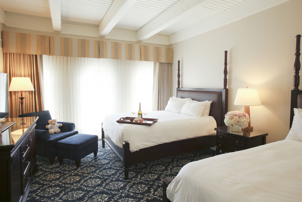 Deluxe Room, 2 Queen Beds, Roll-in Shower - Photo 3