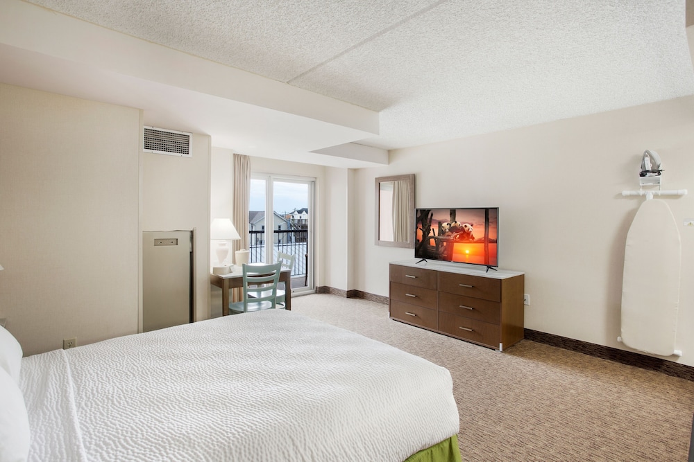 Partial Ocean View Economy Single Room, 1 Queen Bed, Accessible