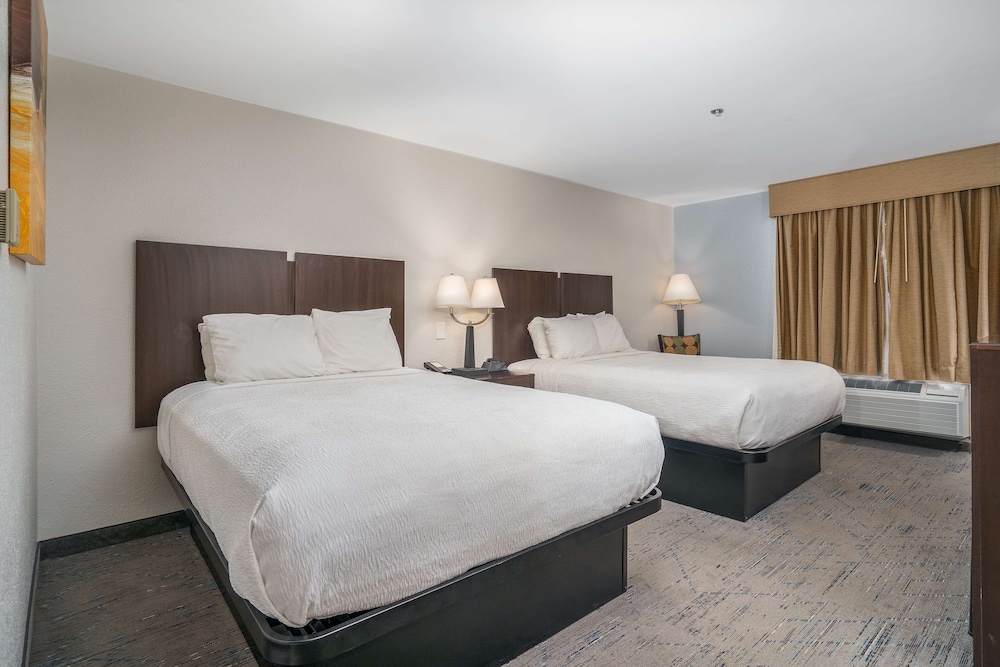 Standard Room, 2 Queen Beds, Non Smoking, Refrigerator & Microwave photo 1