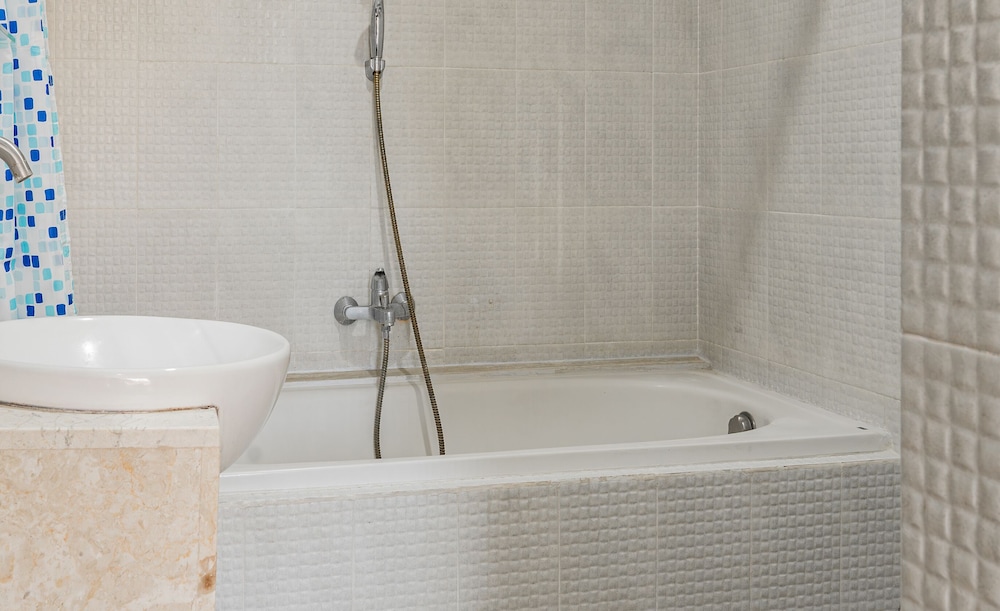 Standard Suite - Photo 3