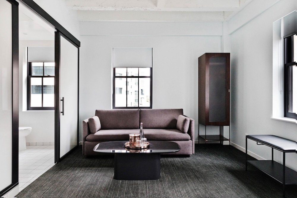 Guild Loft Suite, Larger Guest Room, 1 King, Sofa Bed - Photo 3