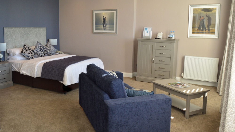 Junior Suite, 1 Bedroom, Sea View, Sea Facing - Photo 4