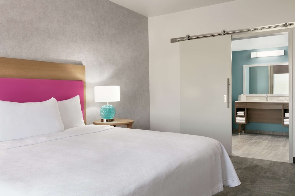 Suite, 1 King Bed, Accessible, Bathtub photo 1