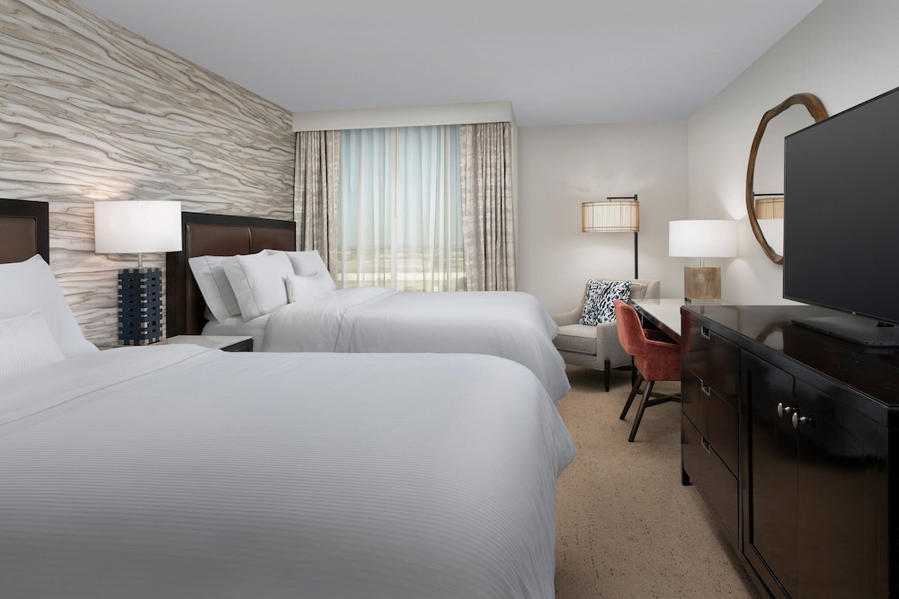 Club Room, 2 Queen Beds photo 2