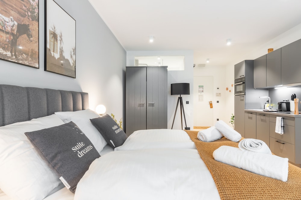 Suite M with Terrace - Photo 3