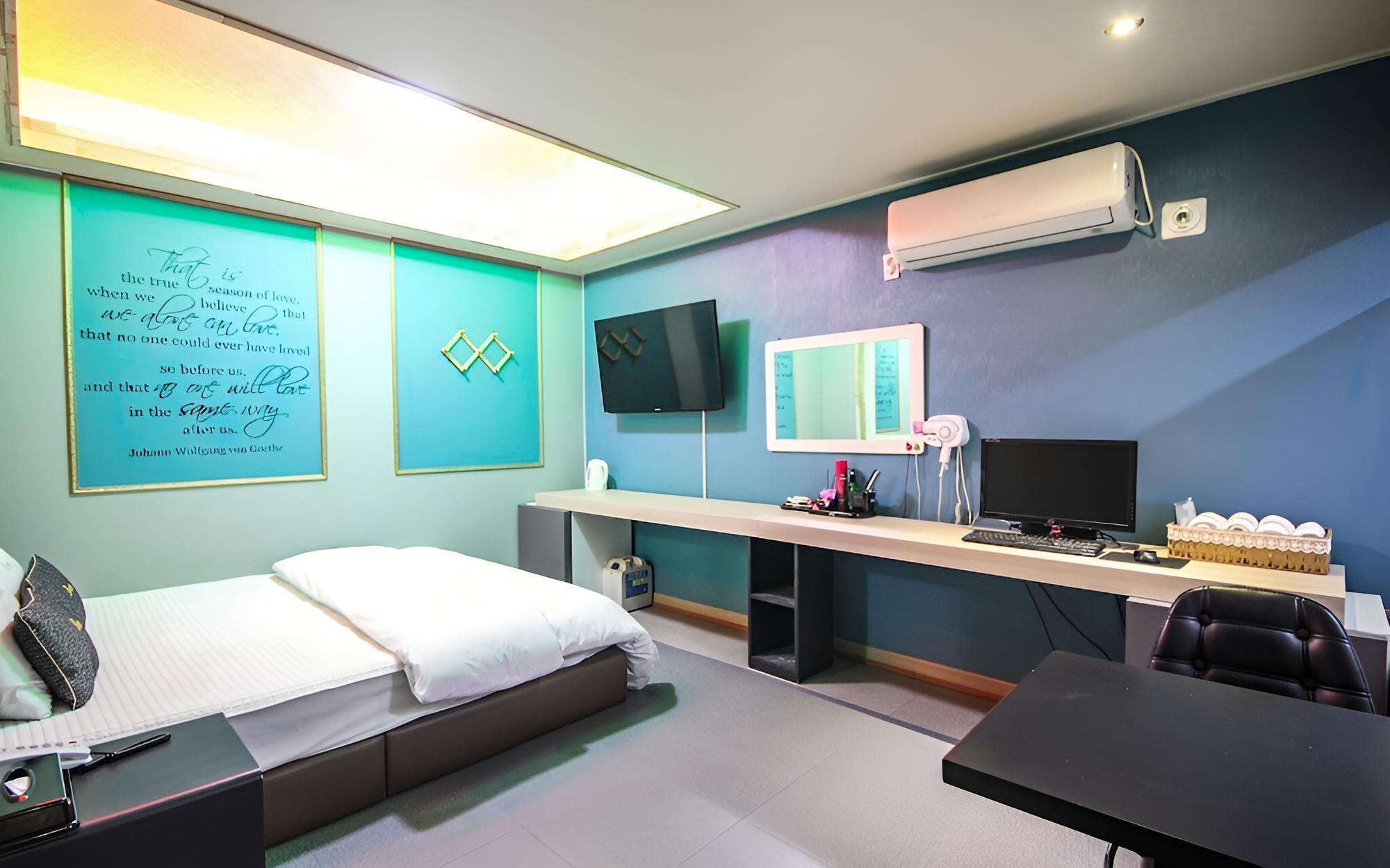 Room (Standard Room) - Photo 4