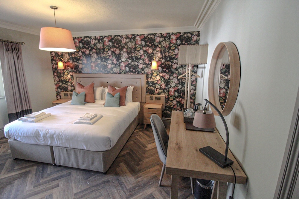 Superior Double Room, Ensuite - Photo 8