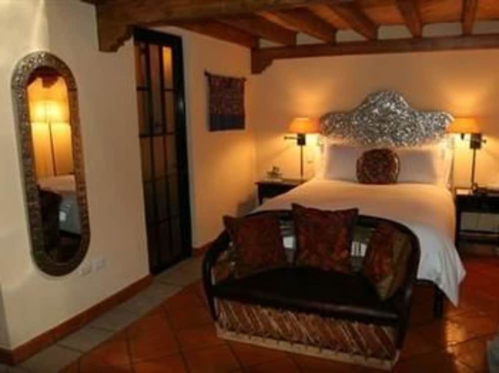 Superior Double Room, Ensuite (Huipil) photo 3