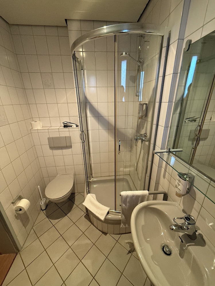 Basic Single Room photo 3