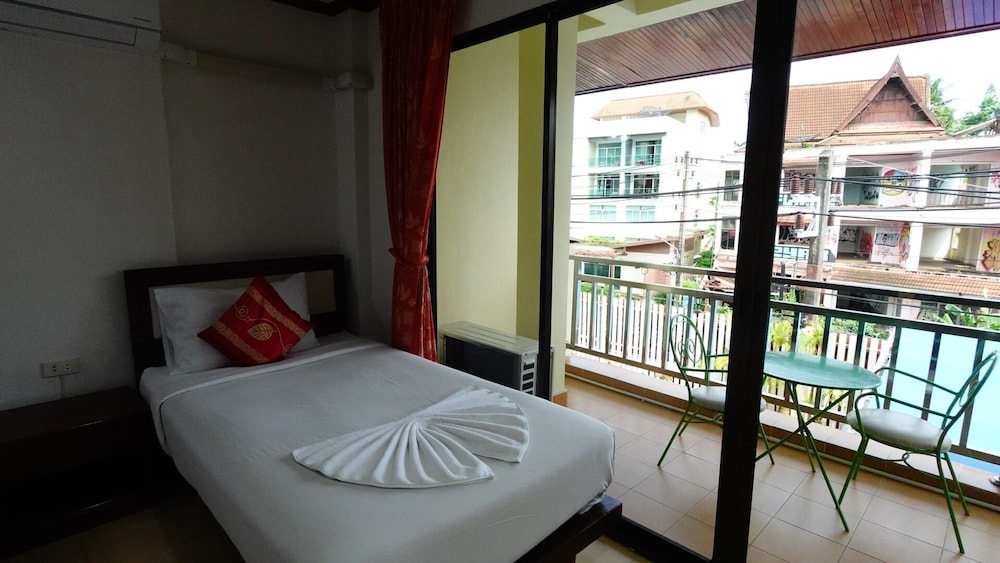 Deluxe Triple room with Balcony - Photo 11