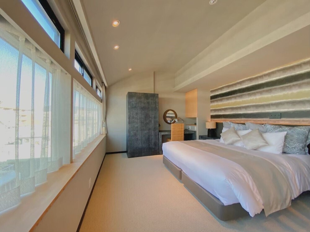 Family Suite, 3 Bedrooms, Jetted Tub, City View photo 2