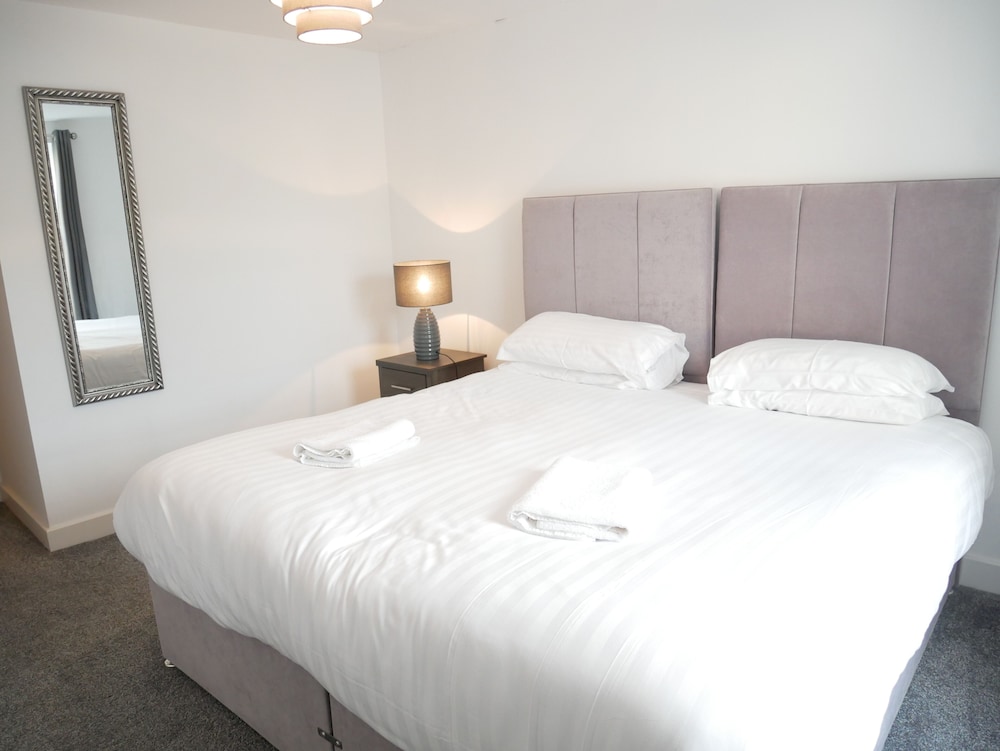 Premier House, 4 Bedrooms photo 3