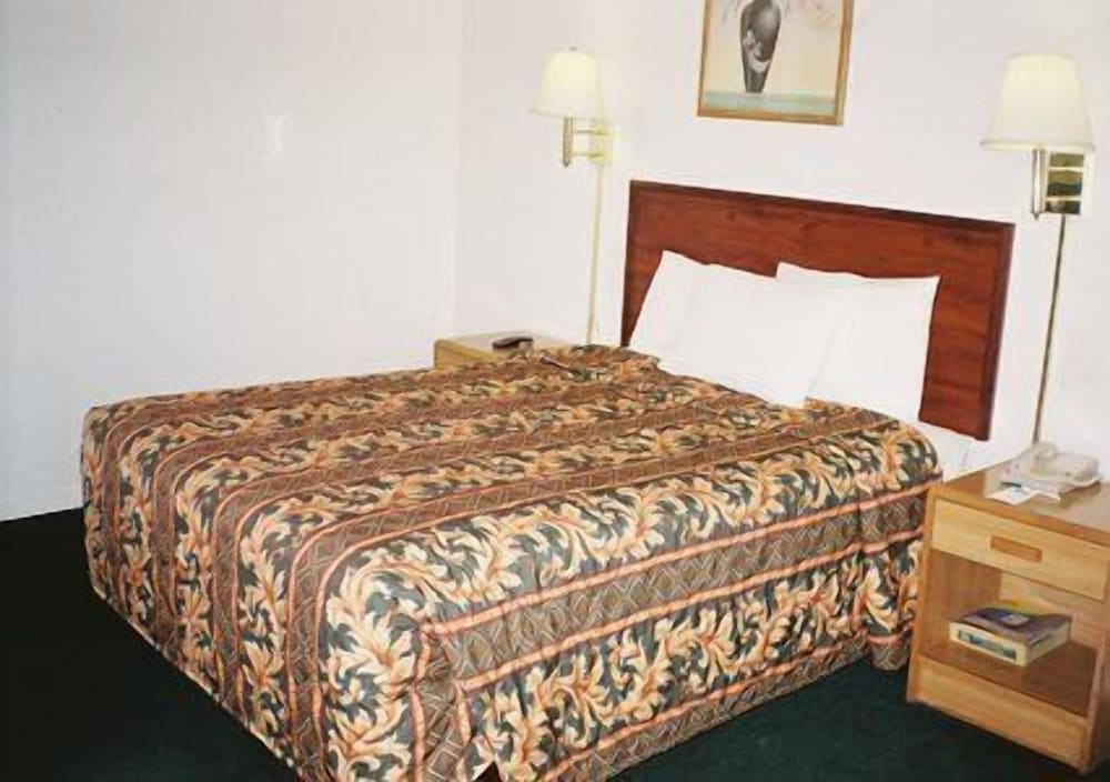 Standard Room, 1 King Bed, Non Smoking photo 1