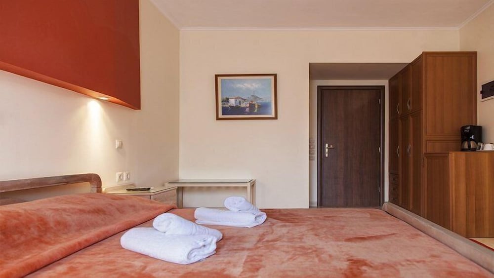Standard Double or Twin Room photo 3