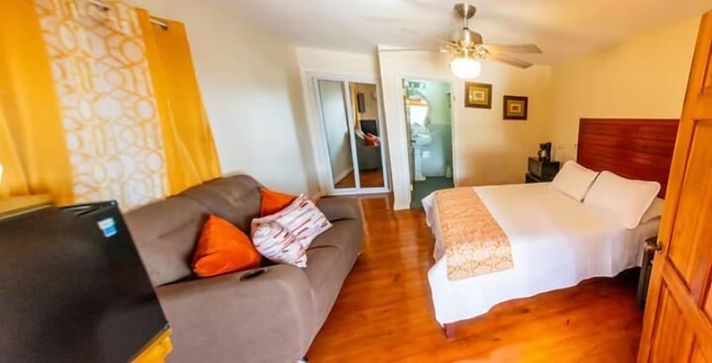 Deluxe Single Room, Balcony, Sea View photo 2