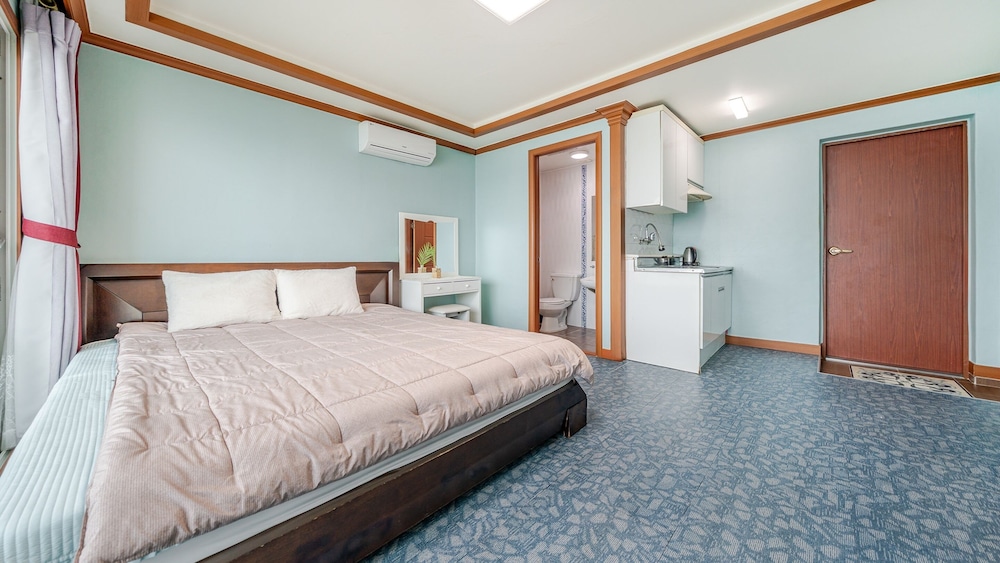 Basic Room, 1 Bedroom (Room 401 Pension(Ocean View/BBQ)) photo 2
