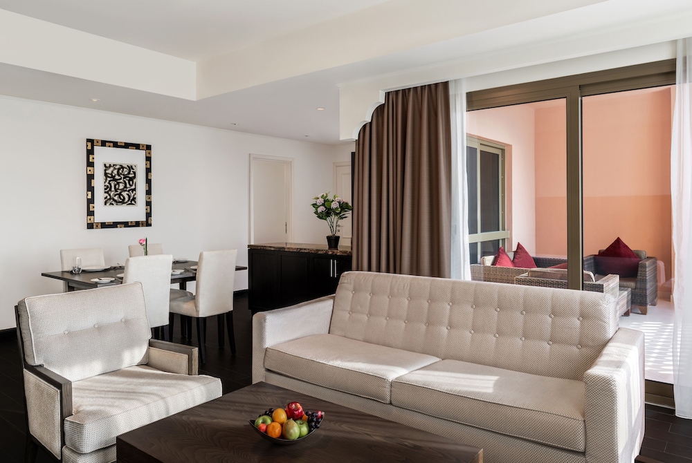 Two Bedroom Apartment with Free Shuttle to Beach - Photo 3