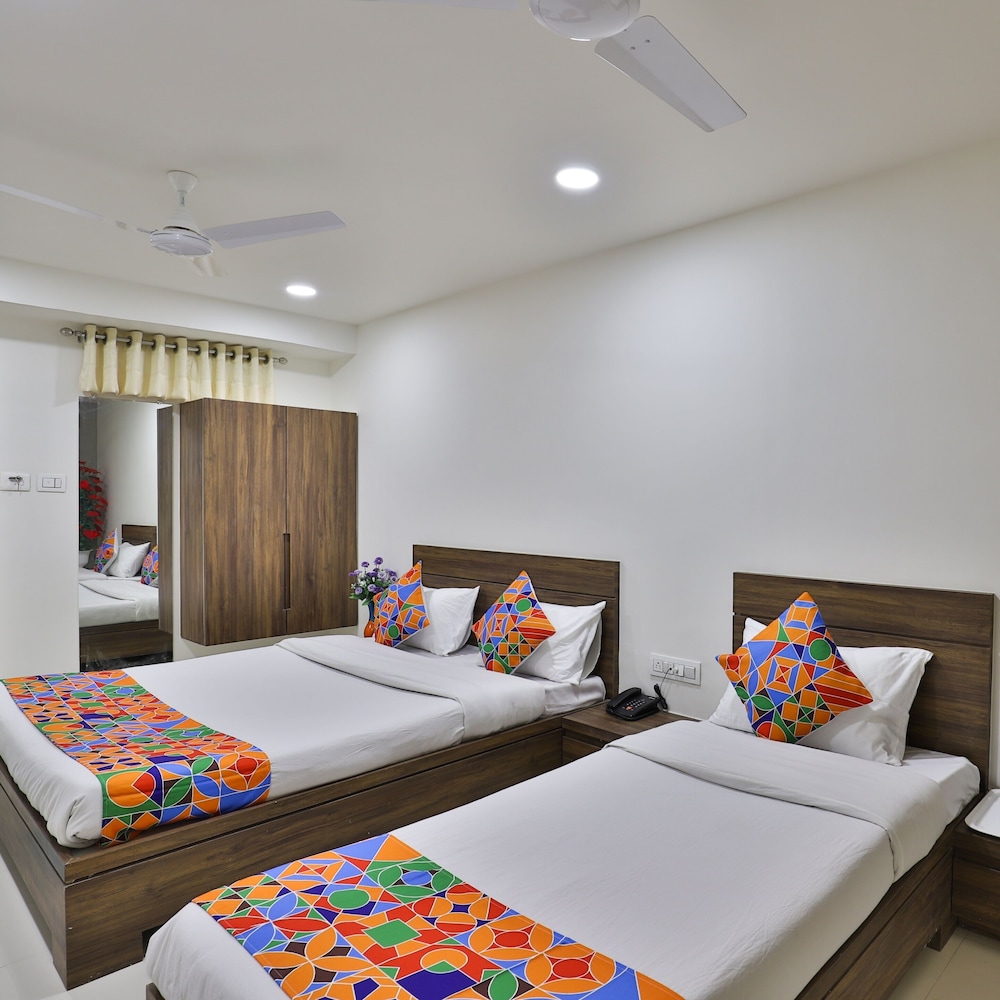 Deluxe Room (Non AC) photo 2