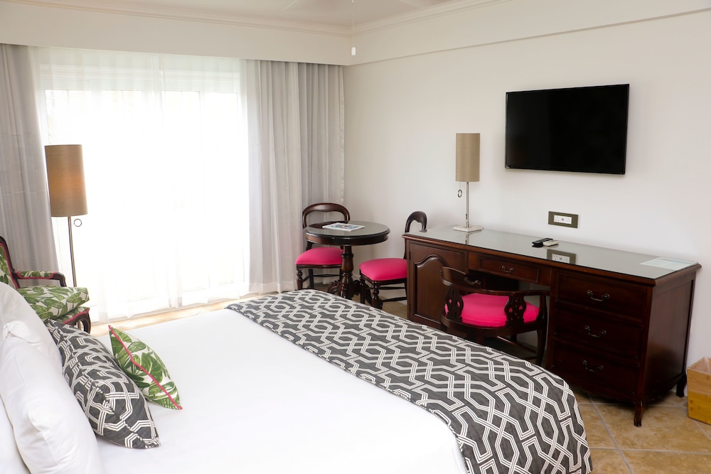 Standard Room, Pool View - Photo 1