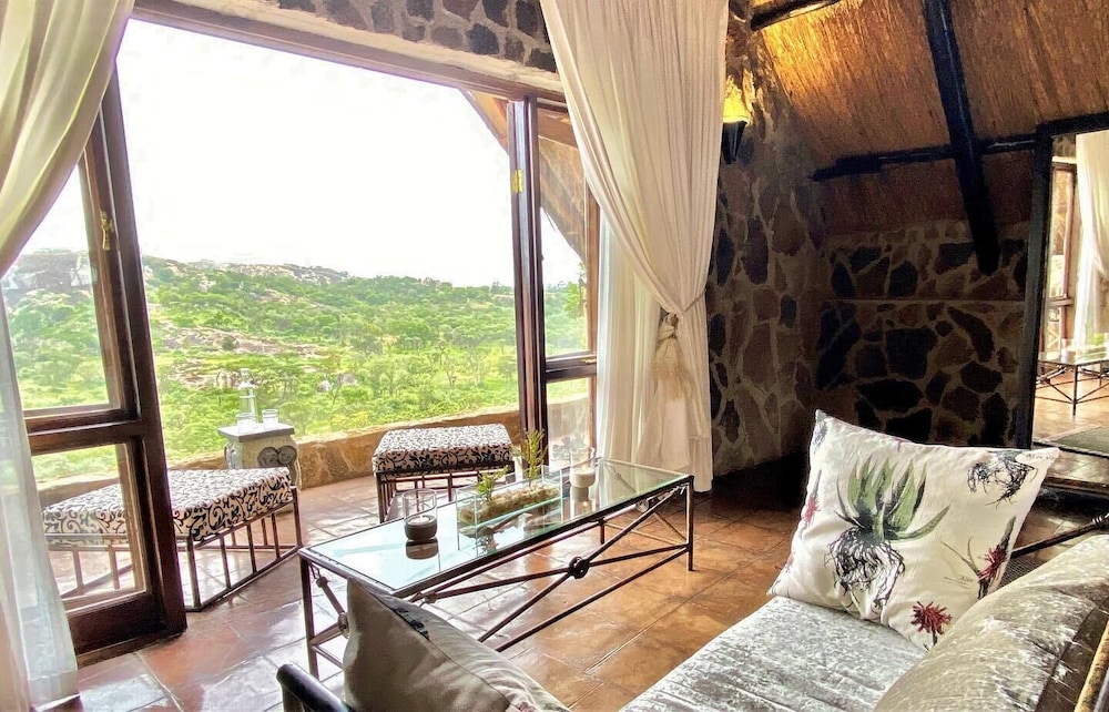 Honeymoon Suite, 1 King Bed, Mountain View photo 3