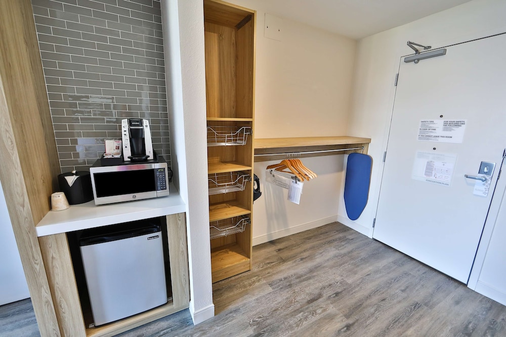 Room, 1 King Bed (Oversized)