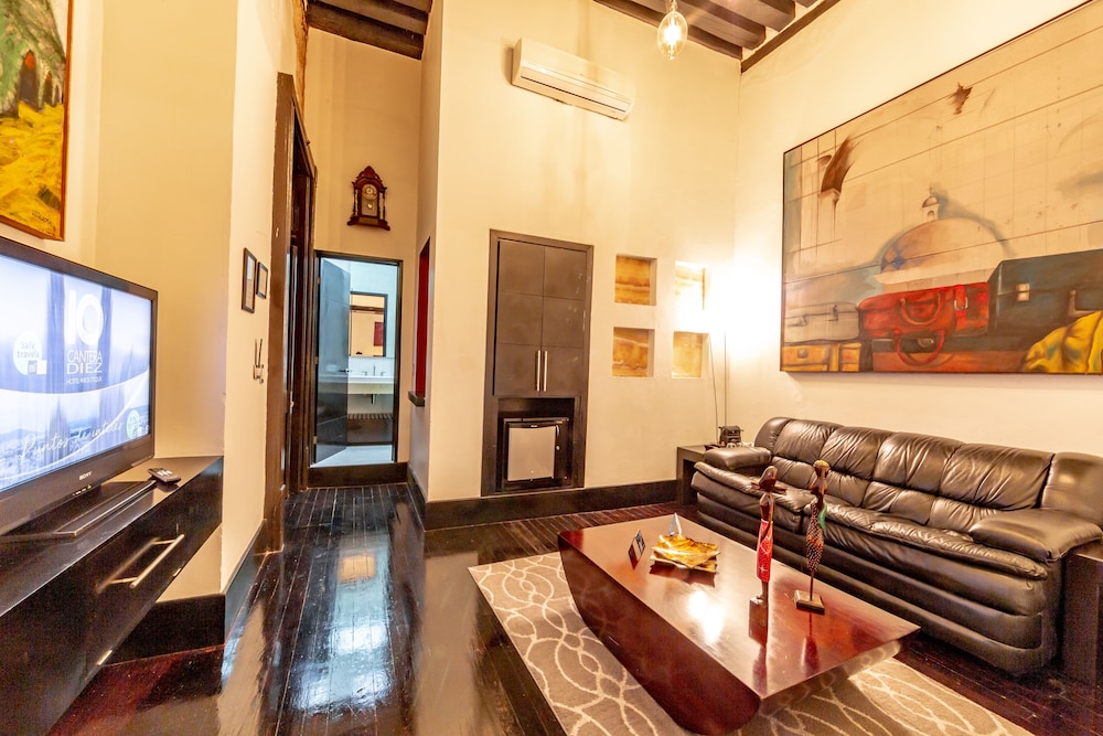Junior Suite, 2 Double Beds - Photo 8