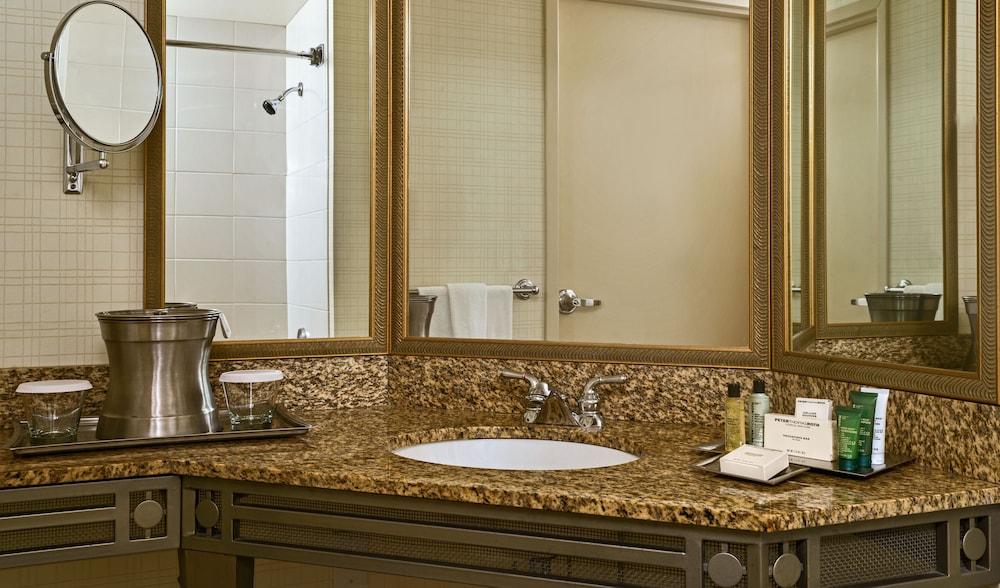 Junior Suite, 1 King Bed, Accessible (Hearing) - Photo 8