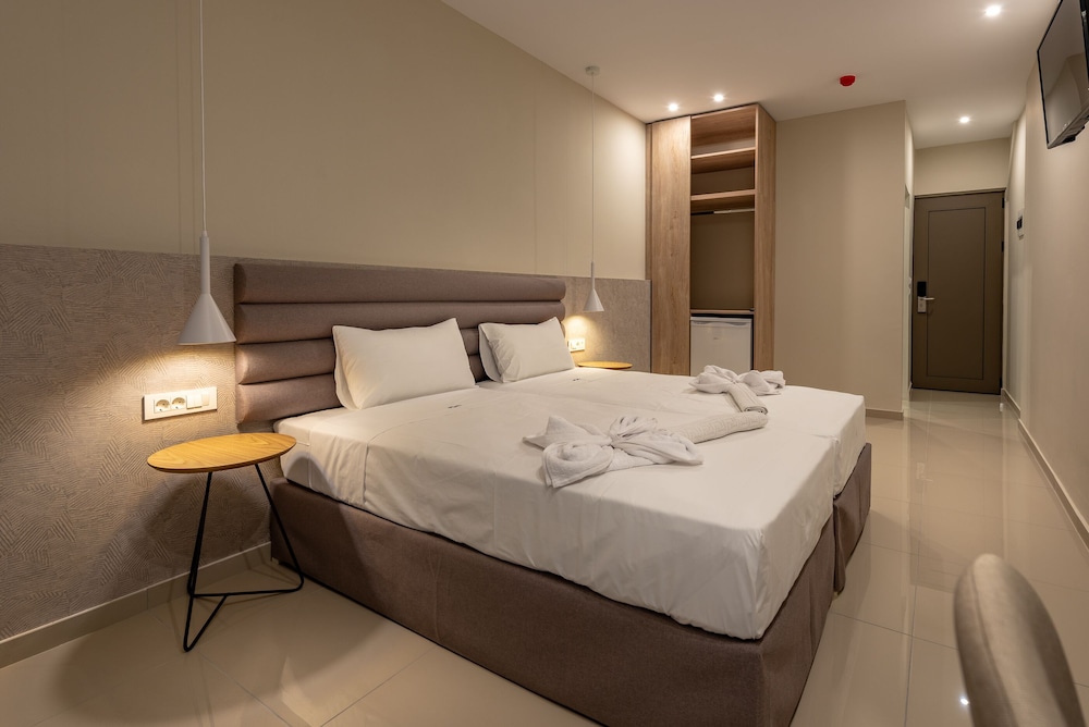 Standard Double or Twin Room - Photo 2