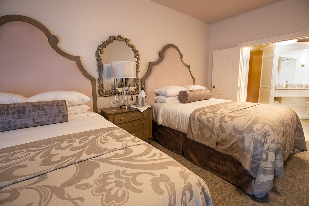 Deluxe Room, 2 Queen Beds (Signature Room with Forest View- Two ) photo 1