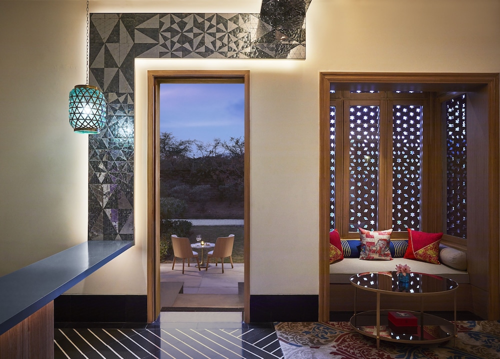 Grand Luxury Suite With Private Sit-out - Photo 6