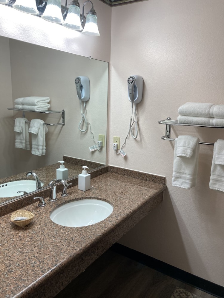 Premium Room, 1 King Bed, Non Smoking, Ocean View - Photo 11