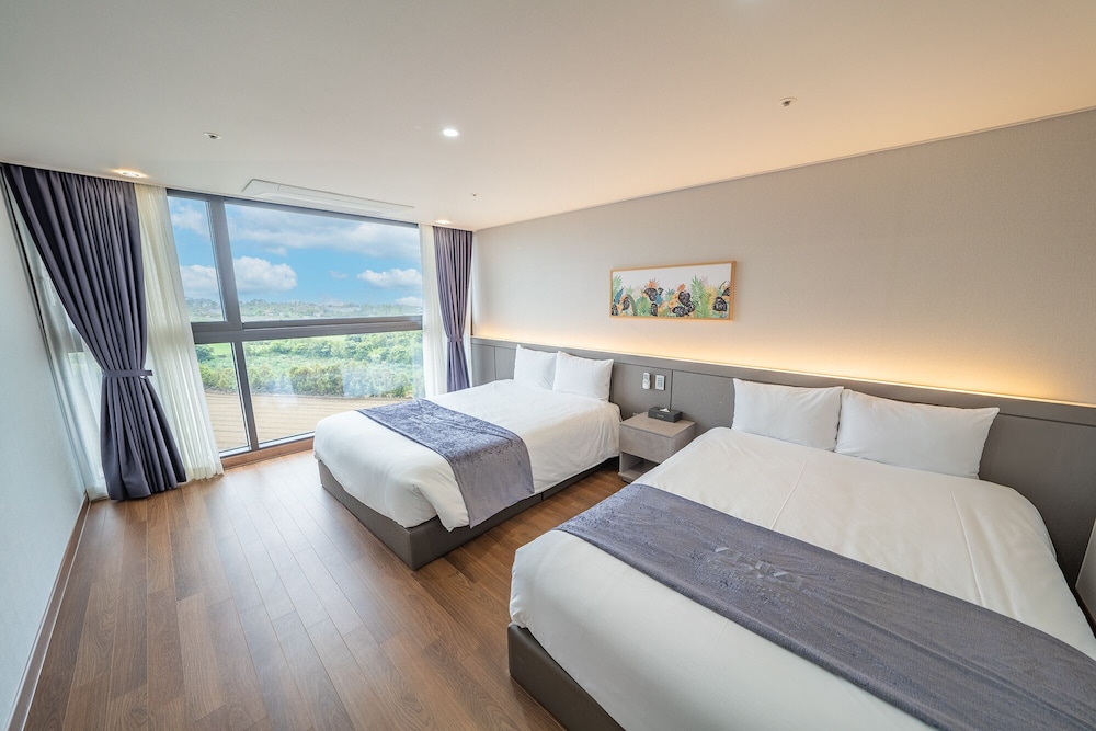 Family Suite, 2 Double Beds (Semi)