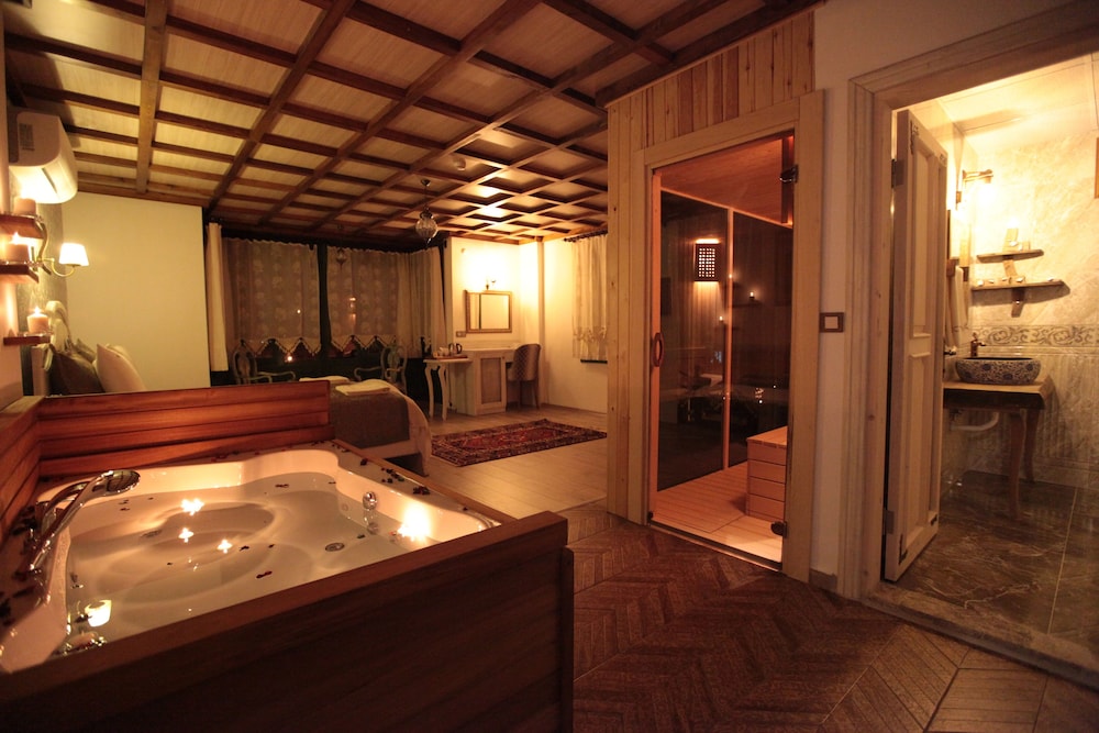 Luxury Double Room, 1 King Bed, Non Smoking, Pool View